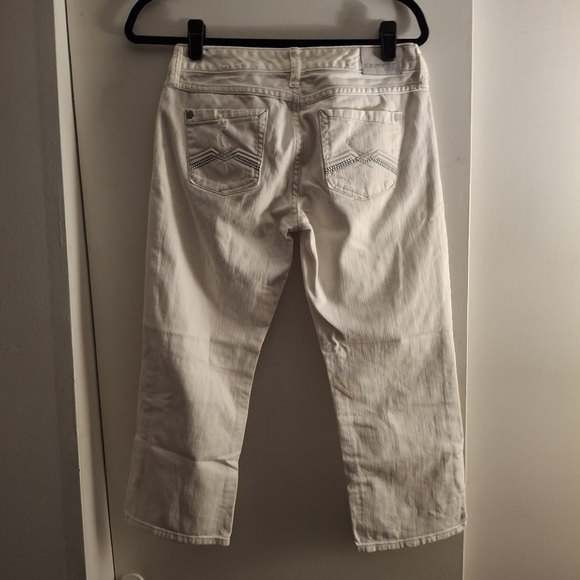 Express Jeans Zelda Crop White Distressed Women Jeans - Picture 2 of 12